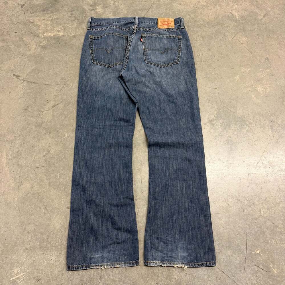 Vintage 2000’s Levi’s 527 Bootcut Jeans W36 L32